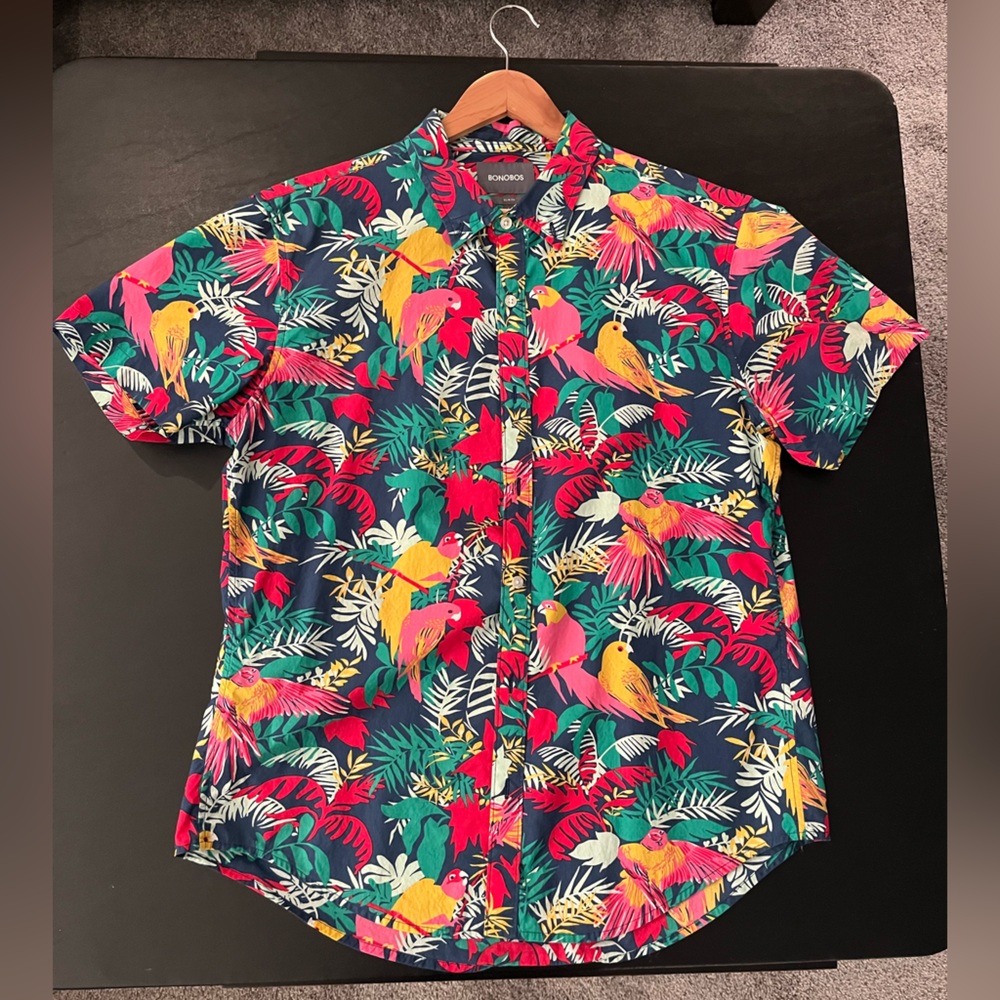 Bonobos Men’s L slim fit button up short sleeve. Lightly used. Good condition.